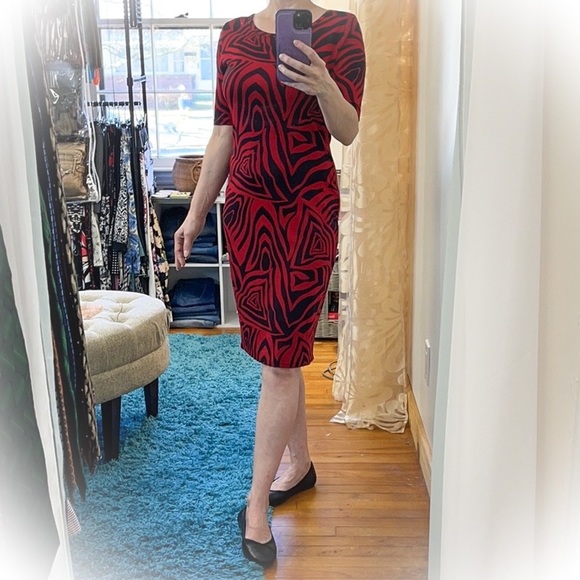 💕Beautiful Red and Black Fine Knit Lularoe Julia Dress💕 - Picture 3 of 9